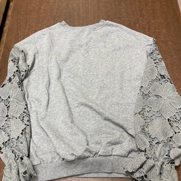 Maternity Grey Pullover Lace - Picture 4 of 6